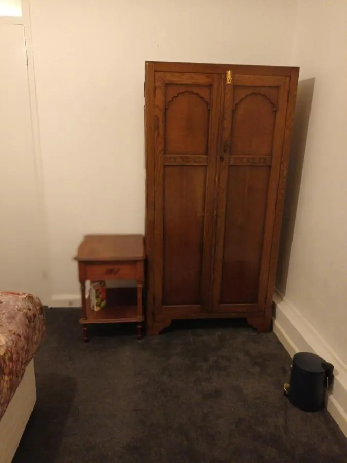 Bed & Breakfast Women Only Room London